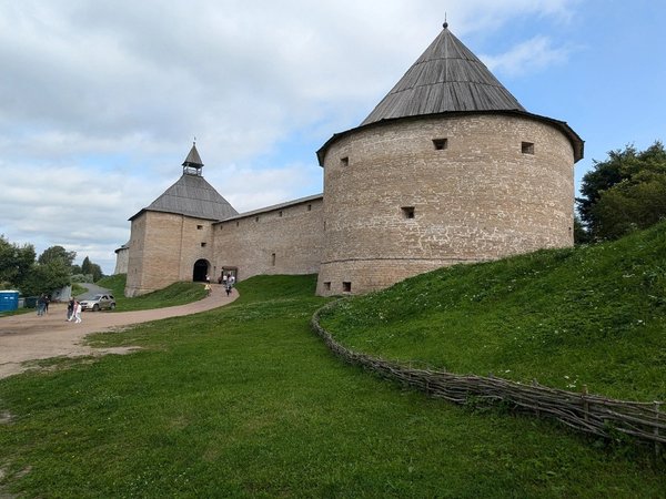 Старая Ладога с монастырским обедом: на автобусе из Петербурга