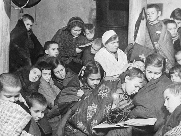 Истории и судьбы блокадного Ленинграда — с музеем в особняке Румянцева - фото 2