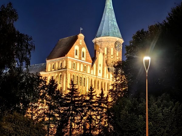 Магия вечернего Калининграда: история в свете фонарей - фото 1