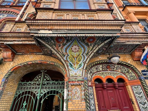 Душа Петербурга: парадные, дома и тайные дворы - фото 4