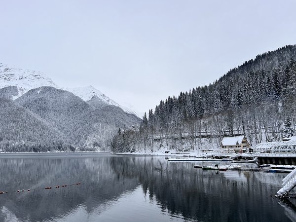 Вечер у озера Рица: к природным жемчужинам Абхазии — из Гагры и Пицунды - фото 4