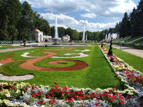 В Петергоф по воде: экскурсия по Нижнему парку, Екатерининскому корпусу и гротам - фото 4