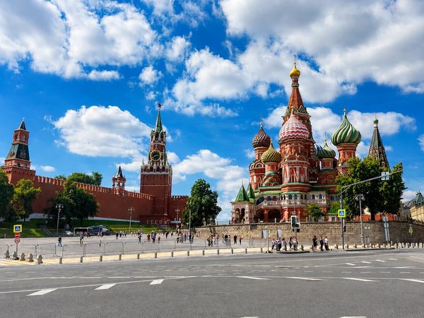Несерьёзная Москва: о главных достопримечательностях с юмором - фото 2