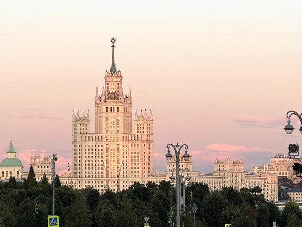 Несерьёзная Москва: о главных достопримечательностях с юмором - фото 4