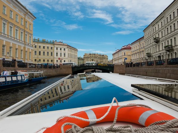 Мифы и легенды Петербурга: прогулка по водным артериям загадочного города - фото 3