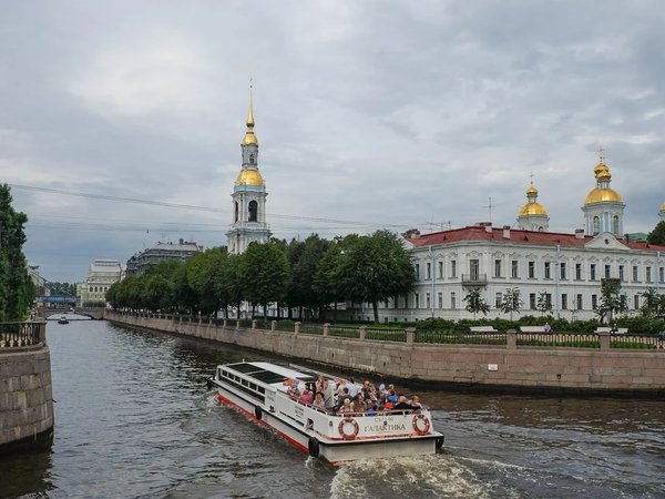 Мифы и легенды Петербурга: прогулка по водным артериям загадочного города - фото 4