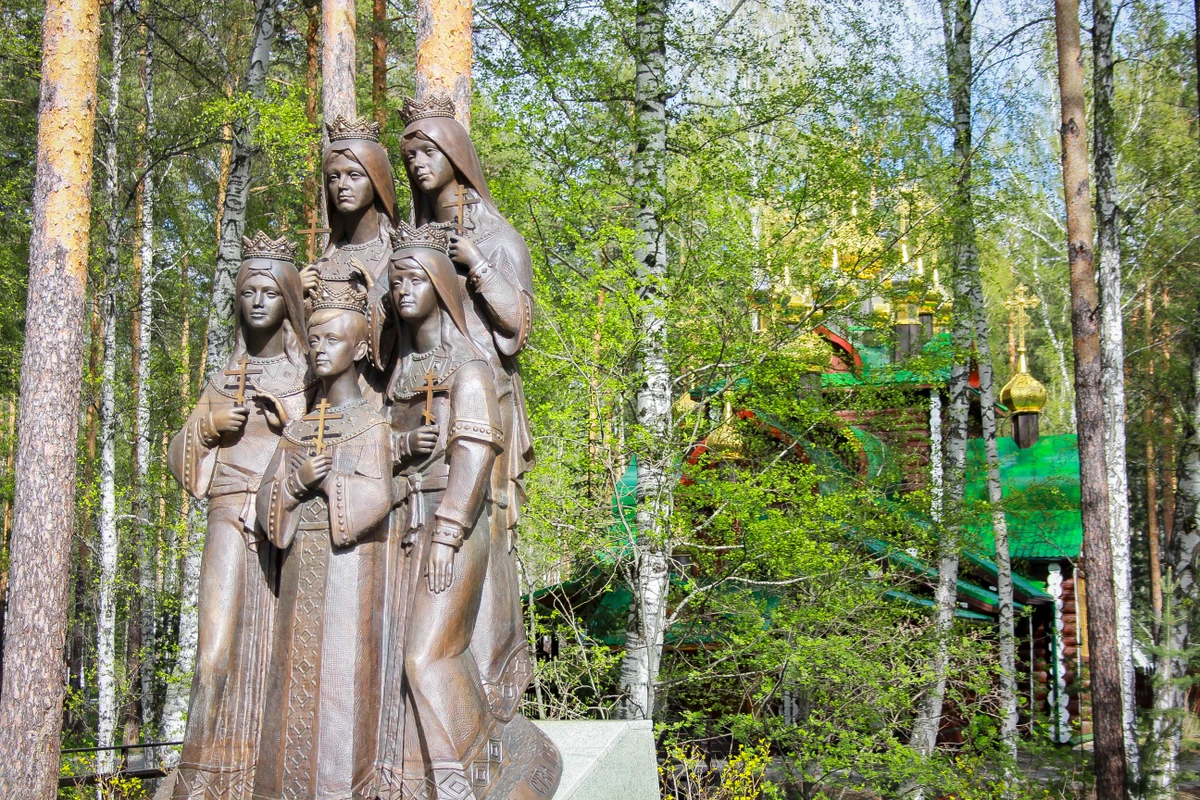 Храм на Крови и Ганина Яма: скорбный путь Николая II - фото 1
