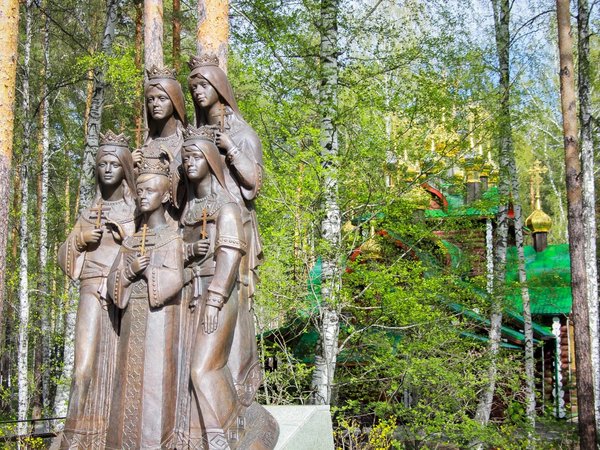 Храм на Крови и Ганина Яма: скорбный путь Николая II - фото 1