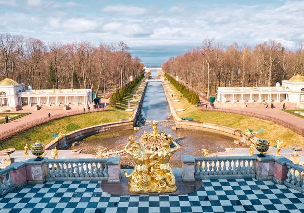 Петергоф: императорские дворцы и парки русской Версалии (в мини-группе) - фото 4