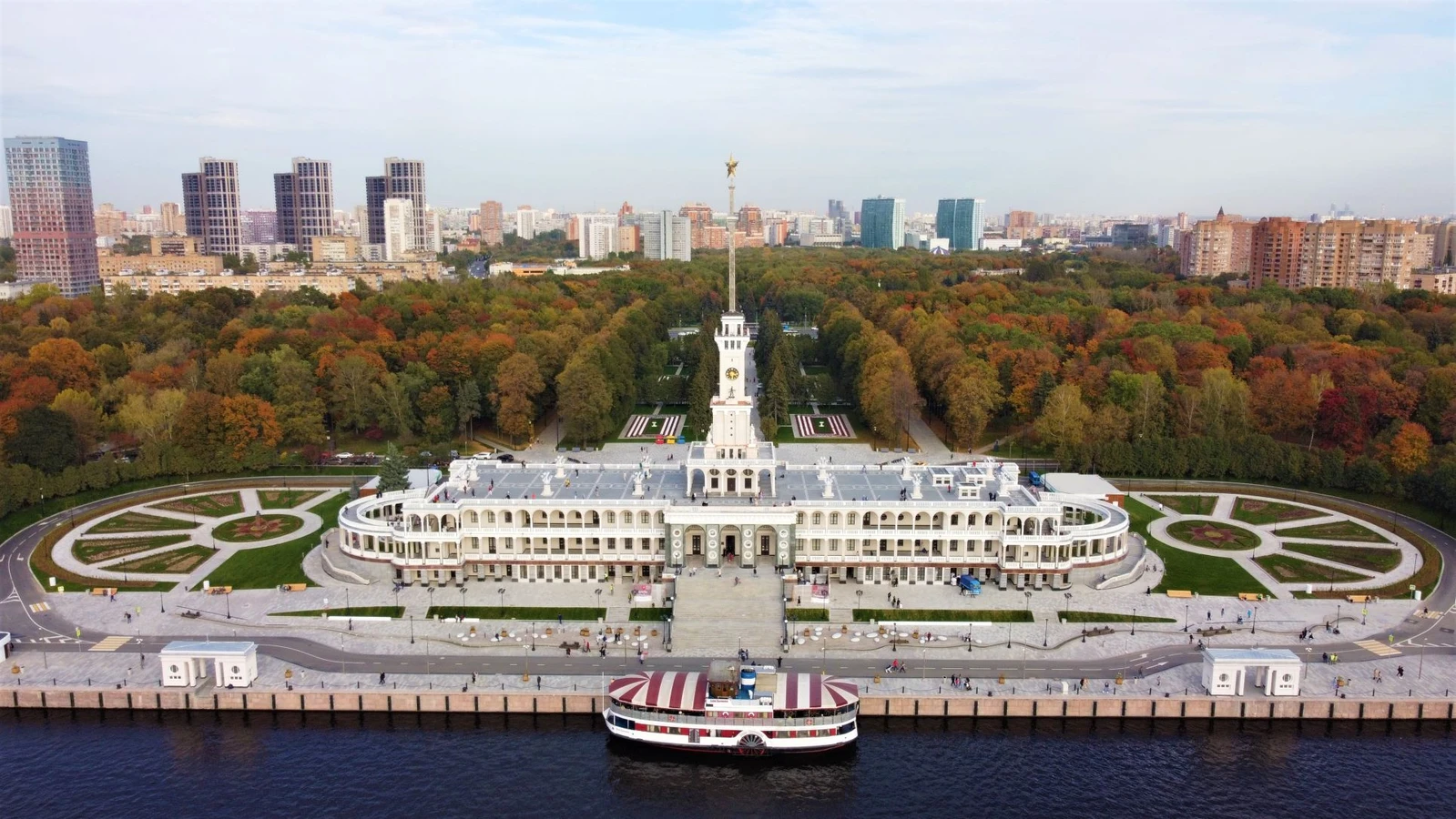 Прогулка на колёсном теплоходе по Химкинскому водохранилищу