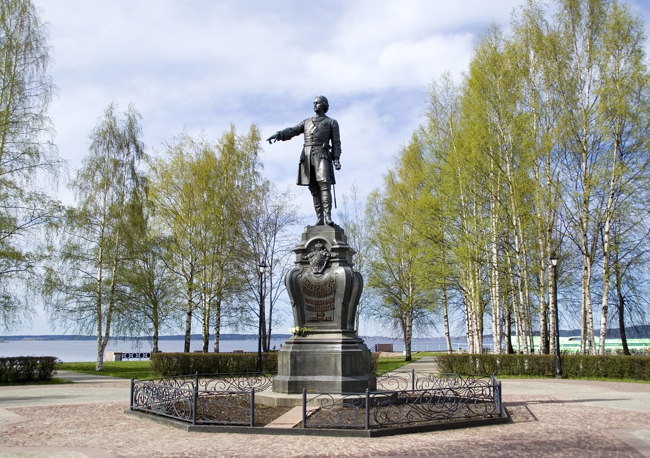 Петрозаводск — от памятника основателю до тайги