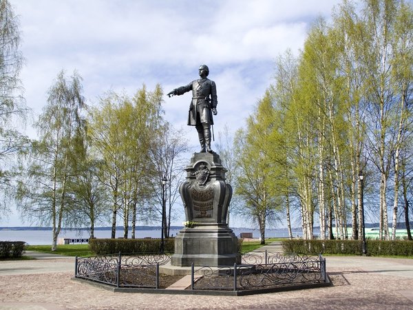 Петрозаводск — от памятника основателю до тайги - фото 1