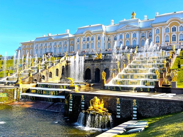 К фонтанам Петергофа — на комфортабельном автомобиле с личным гидом - фото 2