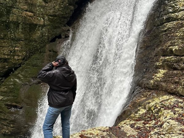 Из Сухума в Кодорское ущелье — к водопадам, тропам и скалам - фото 2