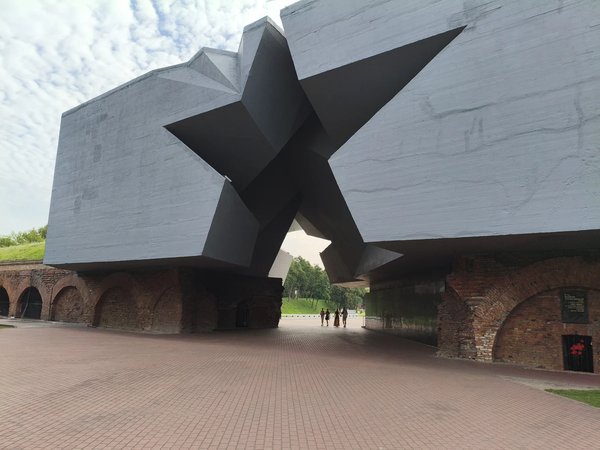 Вечерняя экскурсия по Бресту + посещение Брестской крепости - фото 1