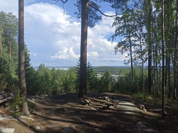 Скала Петрогром — в гости к каменным стражам Урала - фото 1