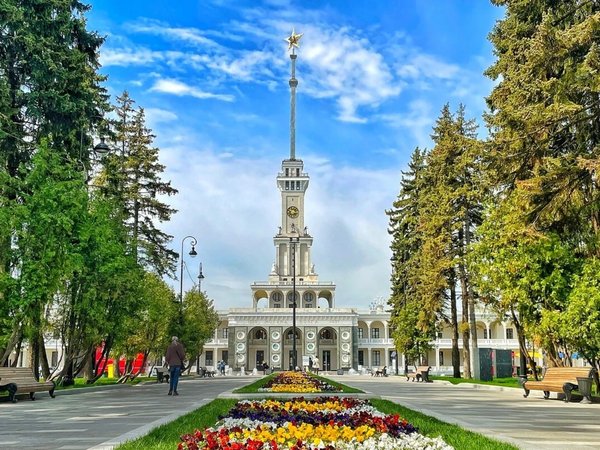 Северный речной вокзал: дворец и порт пяти морей - фото 1