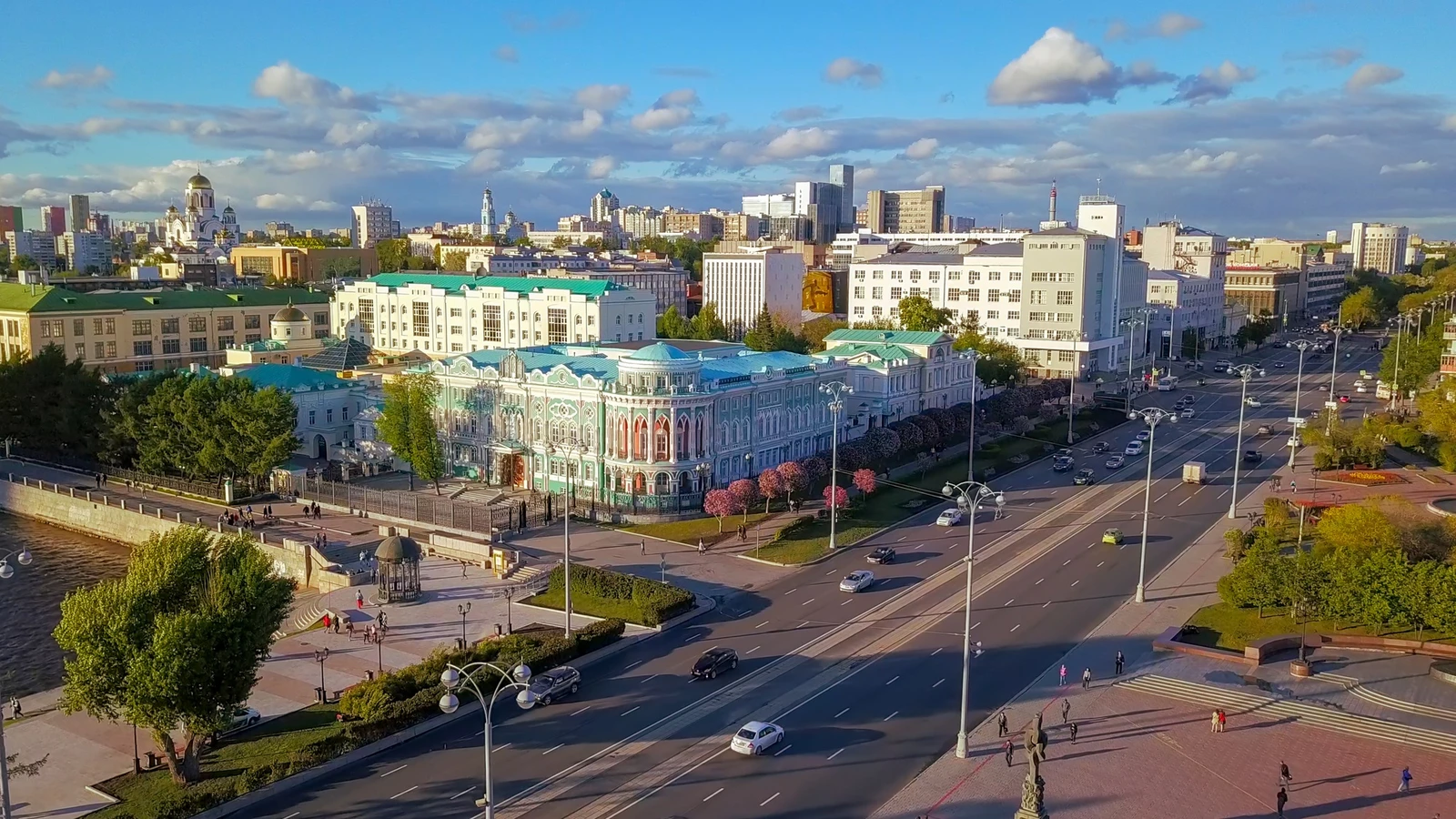 Все грани Екатеринбурга на автомобиле