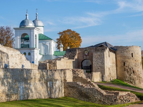 Изборск, Мальская долина и Печоры: автомобильная экскурсия (всё включено) - фото 4