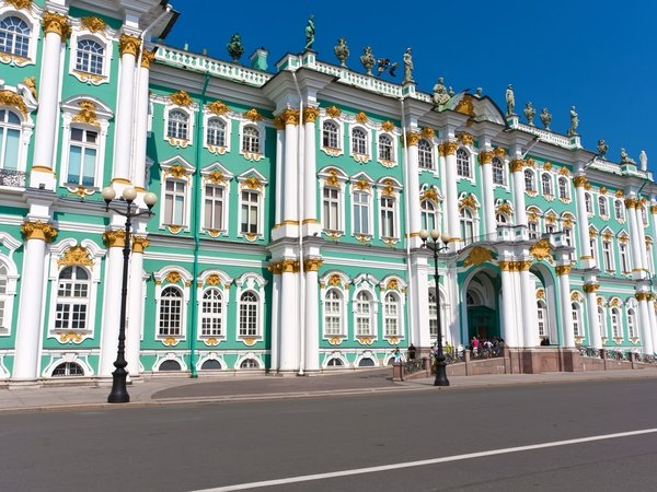 Автобусная экскурсия по центру Петербурга + Эрмитаж (билет включён)