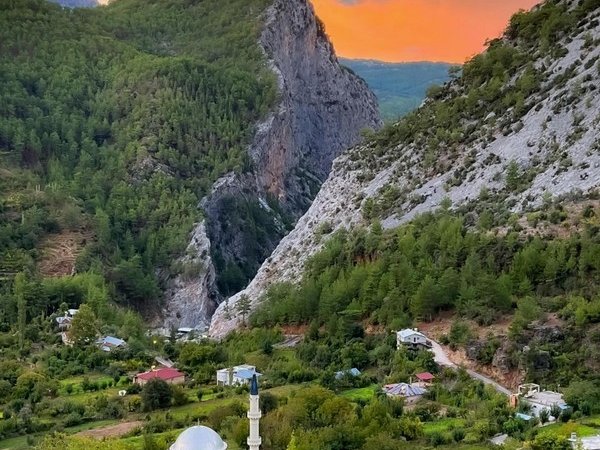 Аутентичная деревня и природные красоты реки Дим