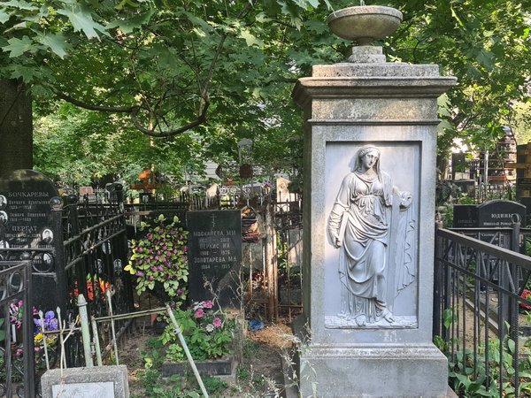 Есть ли жизнь на Ваганьковском кладбище