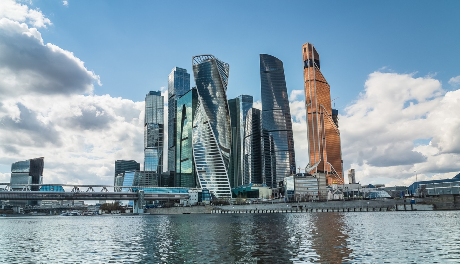 Круговая прогулка на люксовом теплоходе по Москве-реке