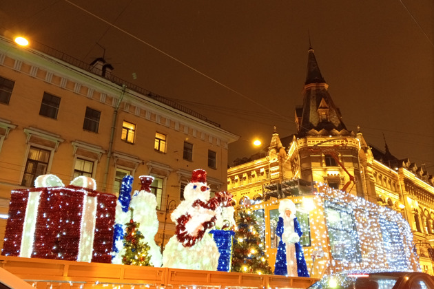 Фото - экскурсия: Ночная поездка по освещенному Санкт-Петербургу на машине