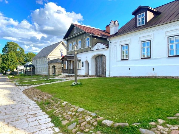 Семейная экскурсия «Средневековые крепости и современные страусы» - фото 2