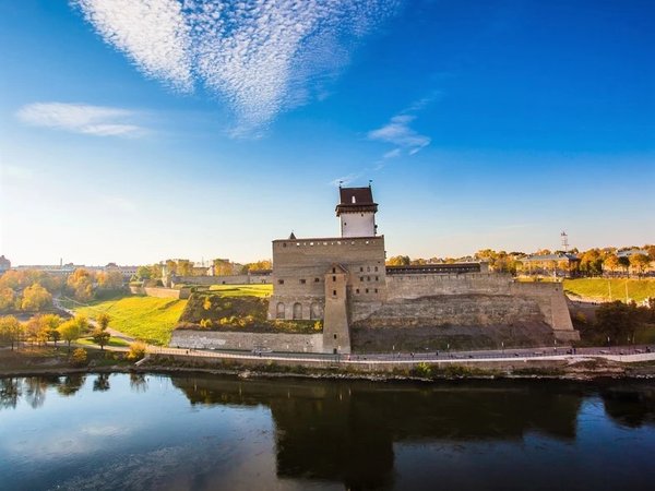 Экскурсия из Петербурга в Ивангород: крепость, нарвская рыба и маяк - фото 4