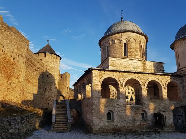 Экскурсия из Петербурга в Ивангород: крепость, нарвская рыба и маяк - фото 2