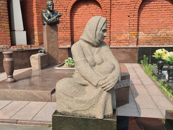 Авторская экскурсия по Армянскому кладбищу в Москве - фото 2