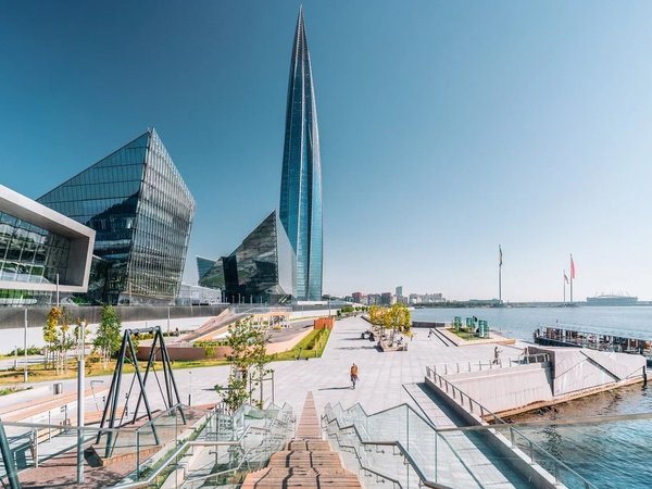 От центра к Лахте: на автобусе по Петербургу