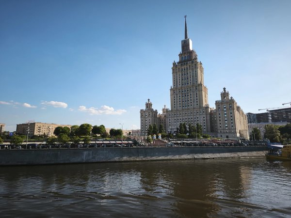 Экскурсия на панорамном теплоходе «Москва — речной город» - фото 1