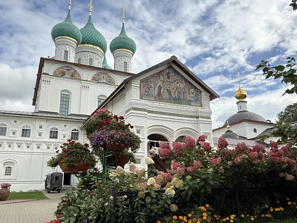Из Ярославля — в старинный Толгский монастырь