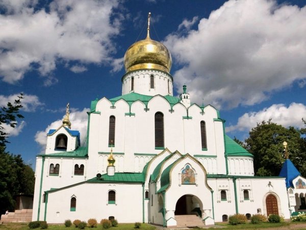 По святым местам и к Серафиму Вырицкому на автомобиле - фото 1