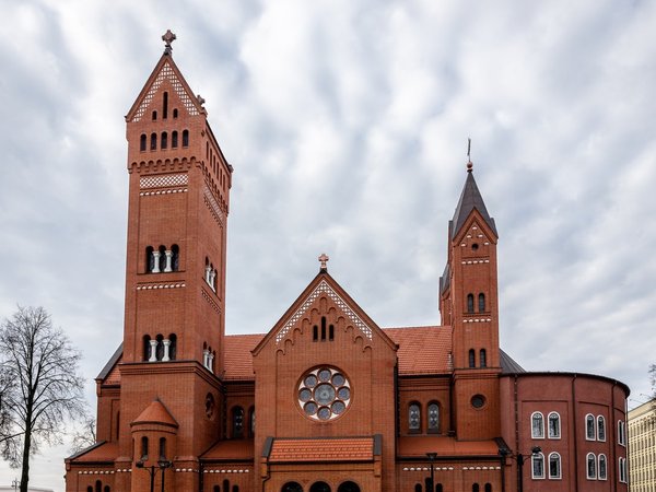 По Минску — на электромобиле с панорамной крышей - фото 2