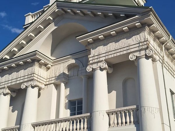 По Минску — на электромобиле с панорамной крышей - фото 3
