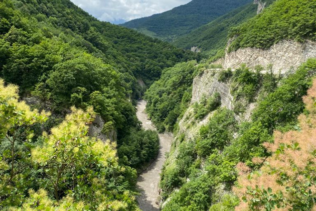 Горнолыжный курорт Ведучи , Аргунского ущелья и Нихалойские водопады