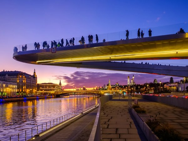 По центру Москвы на теплоходе «Артурс» с ужином и живой музыкой - фото 1