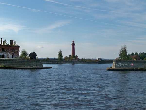 Морской Кронштадт: автобусная и теплоходная экскурсия - фото 1