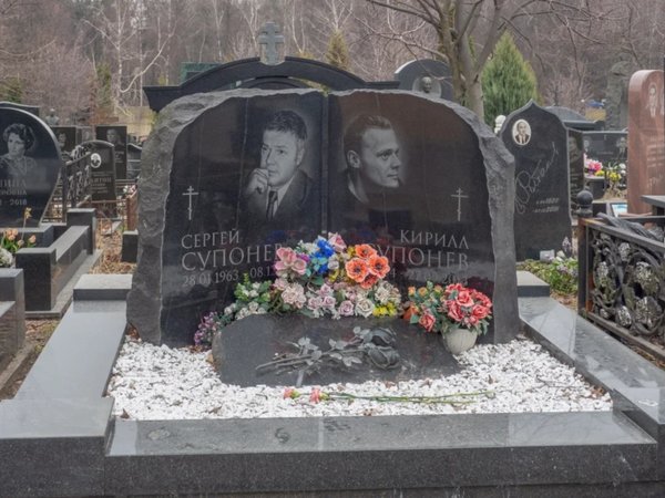 Троекуровское кладбище в Москве: аллея звёзд - фото 2