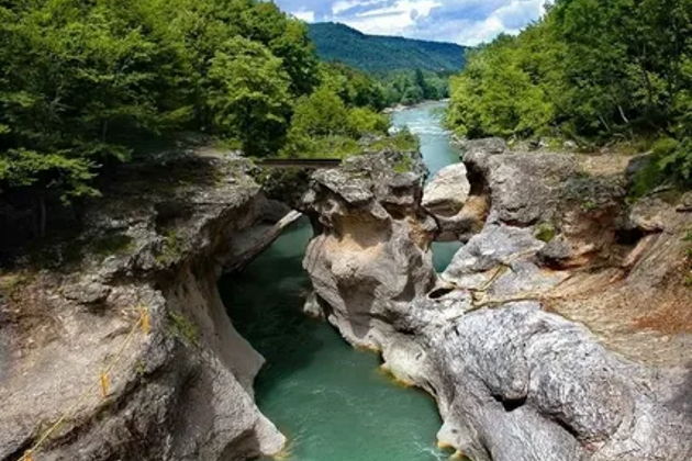 Плато Лаго Наки в горы к термальным источникам, водопадам и пещерам-1