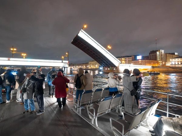 Восемь разводных мостов Петербурга — на катамаране - фото 4