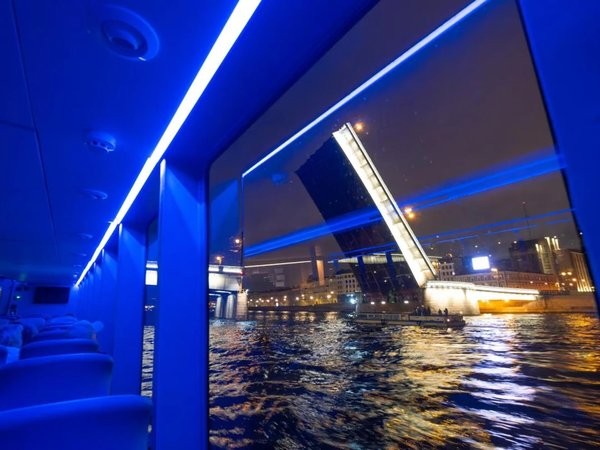 Восемь разводных мостов Петербурга — на катамаране - фото 3