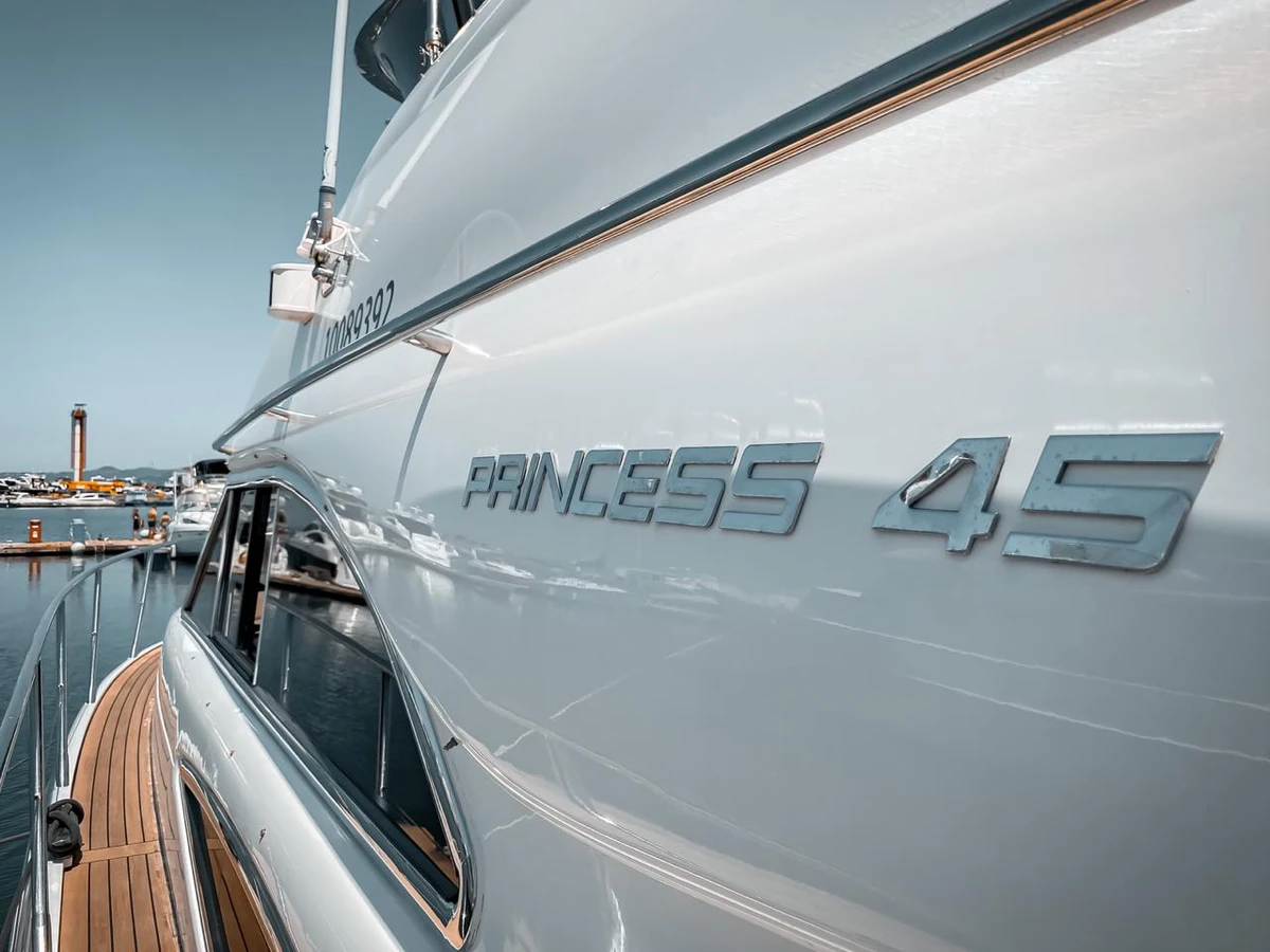 Морская прогулка на яхте Azimut