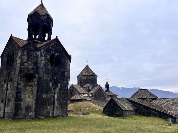 Волшебный Лори: горы, пещеры и старинные монастыри - фото 3