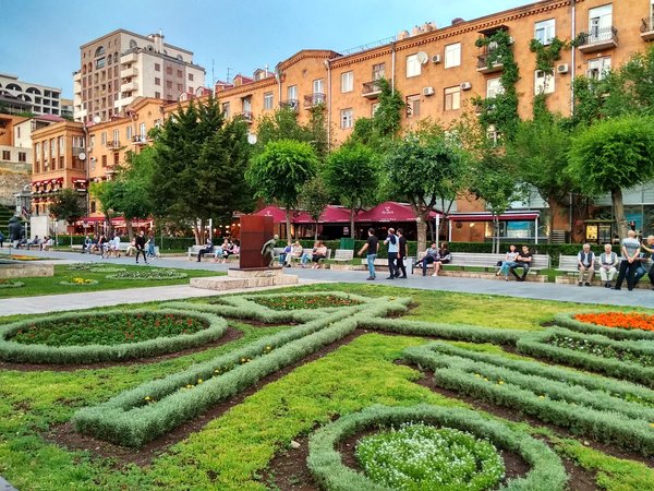 Пешком по Еревану + винная дегустация в подарок (18+) - фото 1