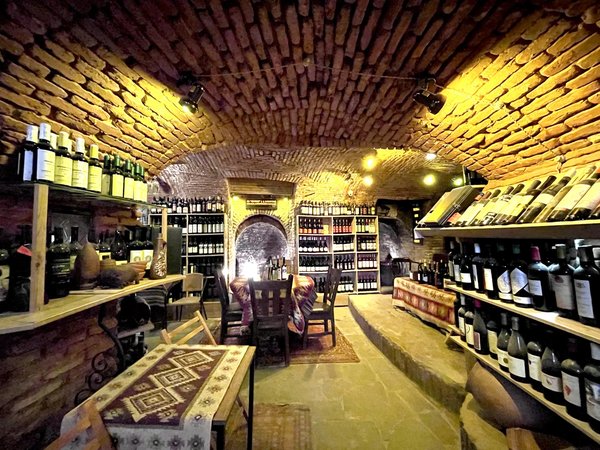 Пьём вино в сердце Старого Тбилиси - фото 1