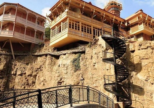 Старый Тбилиси с нового ракурса — пешком и на кораблике - фото 4